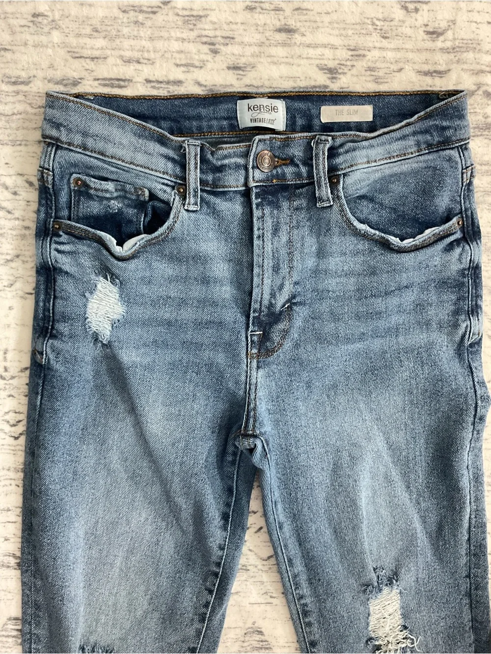 Kensie Vintage Luxe Collection Slim High-Rise Distressed Cropped Jeans